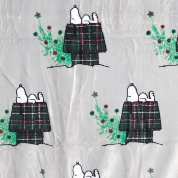NWT Peanuts Oversized Snoopy Christmas Velvet Loft Throw Blanket 50 x 70 - Picture 3 of 7